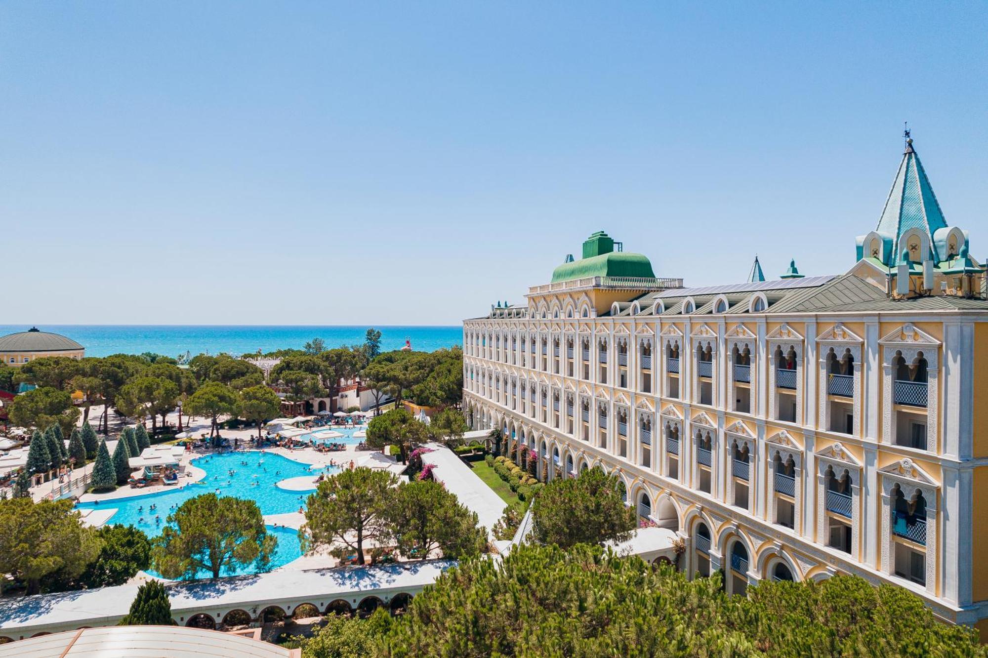 Kremlin Palace Antalya Kültér fotó Sheraton Grand Antalya Resort
