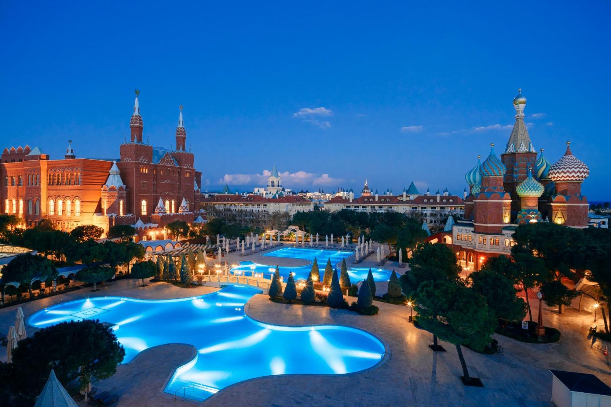 Kremlin Palace Antalya Kültér fotó The resort at night